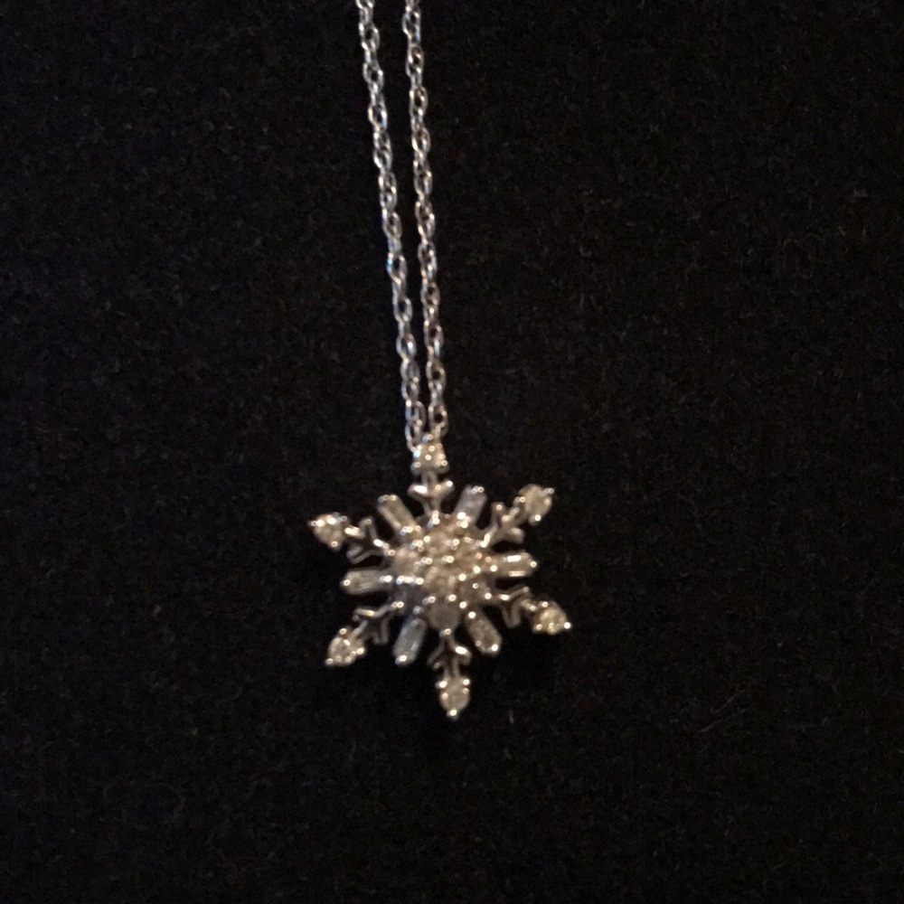 Authentic diamond white gold necklace. 1/5 c
